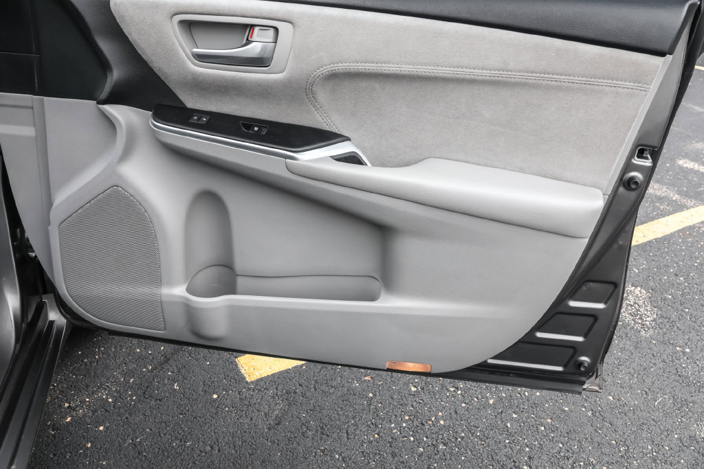Used 2017 Toyota Camry XSE w/ Moonroof Package FWD image 40