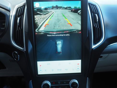 Used 2022 Ford Edge Titanium image 16