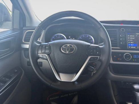 Used 2019 Toyota Highlander Plus w/ Protection Package #3 AWD/4WD image 28