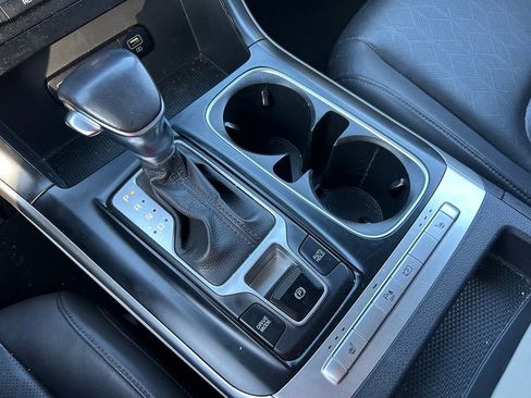 Used 2022 Kia Carnival LX FWD image 29