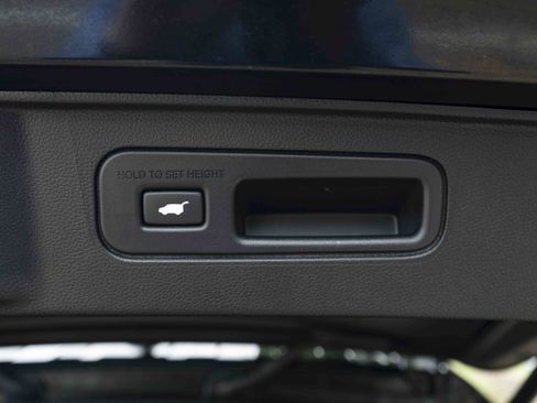 Used 2025 Honda Pilot Elite image 45