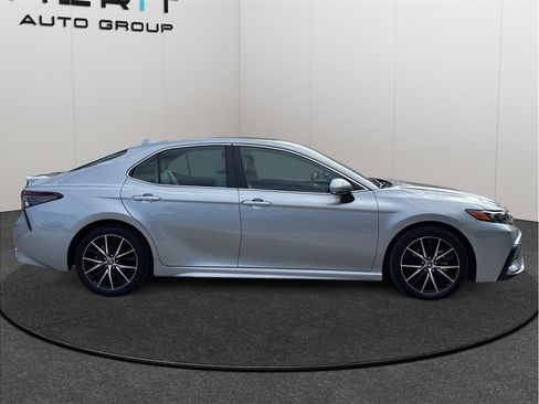 Used 2023 Toyota Camry SE image 10