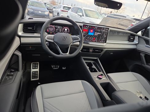 New 2026 Volkswagen Tiguan SE R-Line FWD image 6