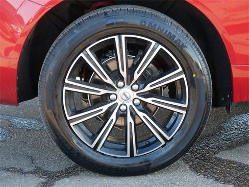 Used 2019 Volvo XC60 T5 Inscription w/ Protection Package Premier image 9