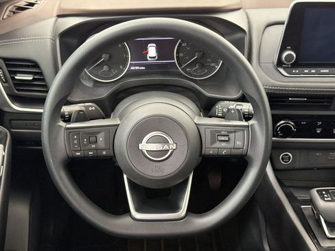 Used 2023 Nissan Rogue S FWD image 11