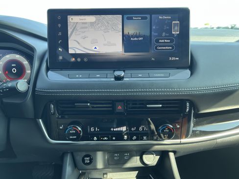 Used 2024 Nissan Rogue SL image 16