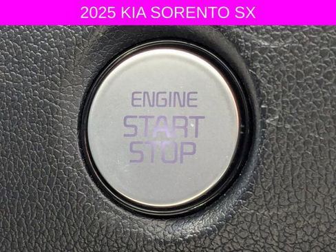 Used 2025 Kia Sorento SX image 19