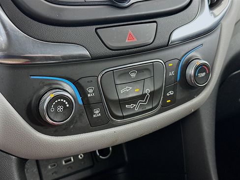 Used 2020 Chevrolet Equinox LS w/ LS Convenience Package image 23