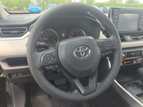 Used 2019 Toyota RAV4 XLE w/ Convenience Package FWD image 22