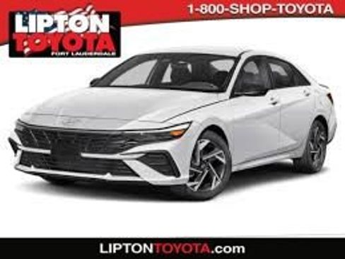 Used 2025 Hyundai Elantra SEL image 1