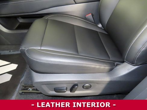 Used 2025 Nissan Murano SL image 8