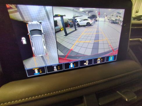 Used 2021 GMC Yukon SLT w/ SLT Luxury Plus Package image 6