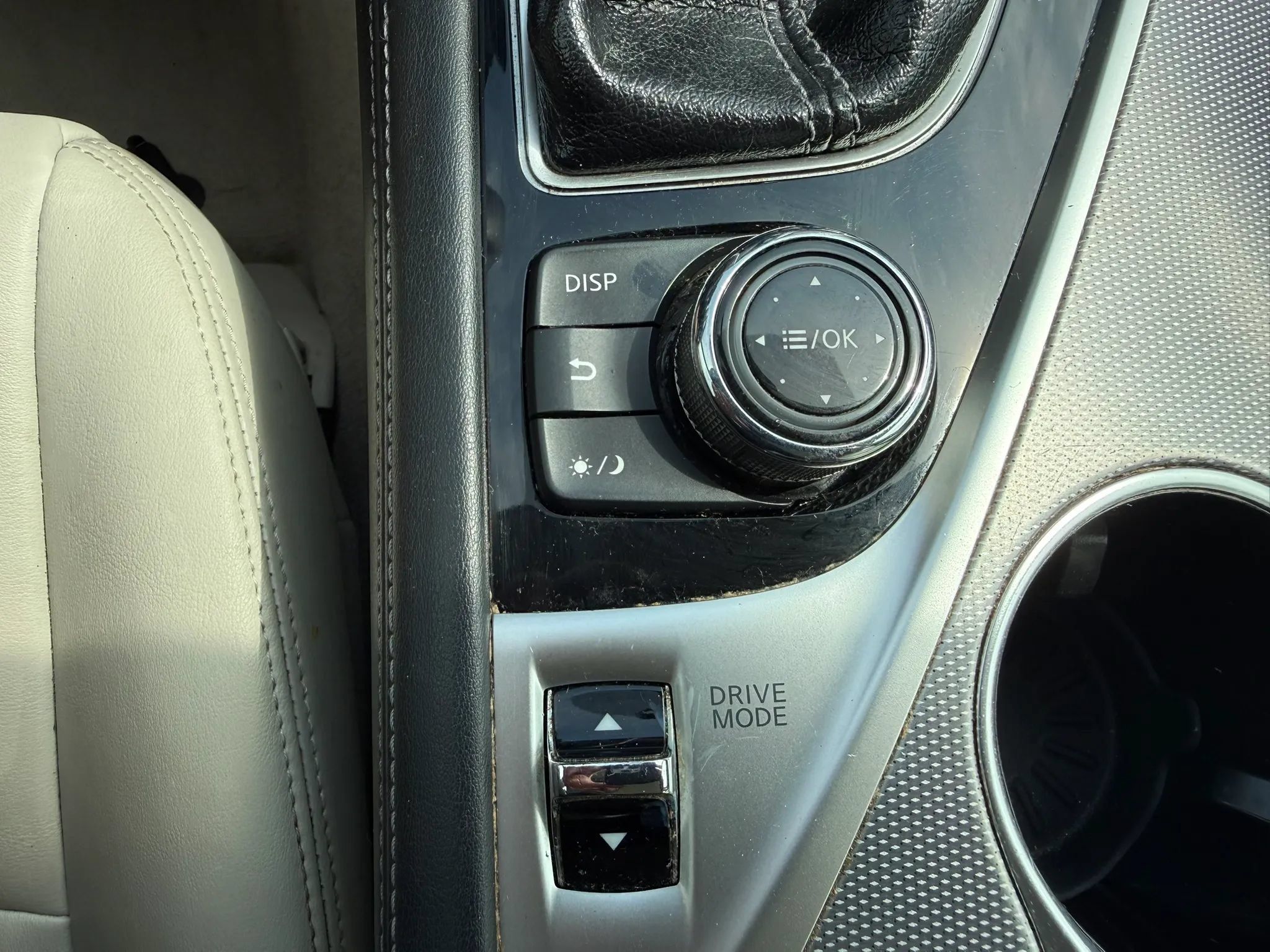 Used 2015 INFINITI Q50 Premium w/ All Weather Package AWD/4WD image 23