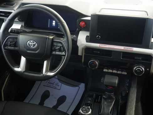 Used 2024 Toyota Tacoma TRD Off-Road image 27