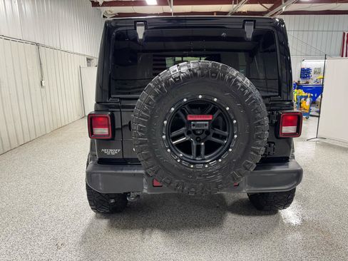 Used 2020 Jeep Wrangler Unlimited Sahara AWD/4WD image 6