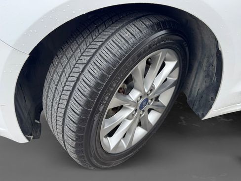 Used 2017 Ford Fusion SE w/ Fusion SE Technology Package image 10