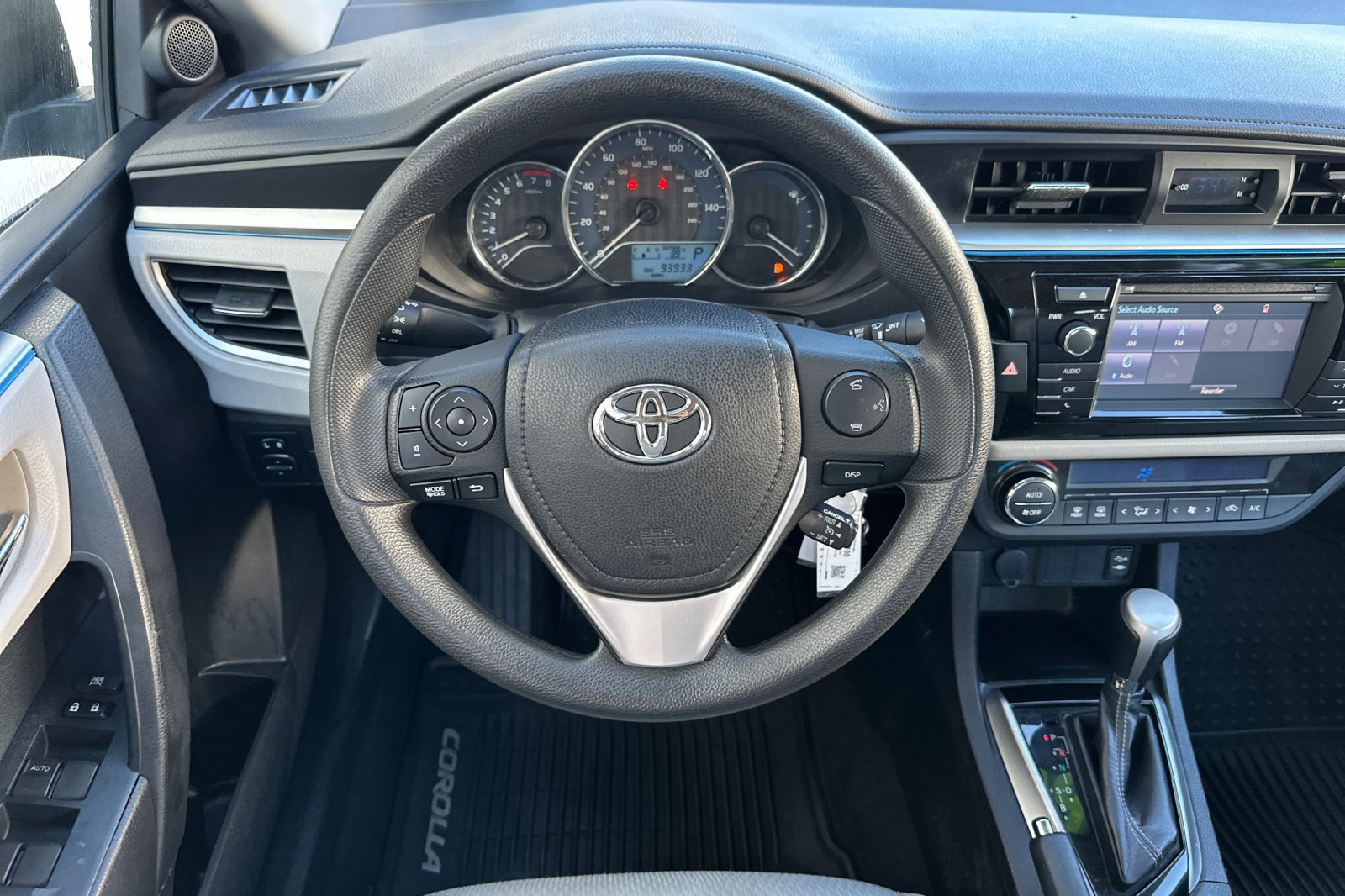 Used 2016 Toyota Corolla LE FWD image 19