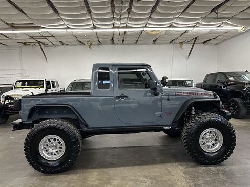 Used 2013 Jeep Wrangler Unlimited Rubicon AWD/4WD image 2