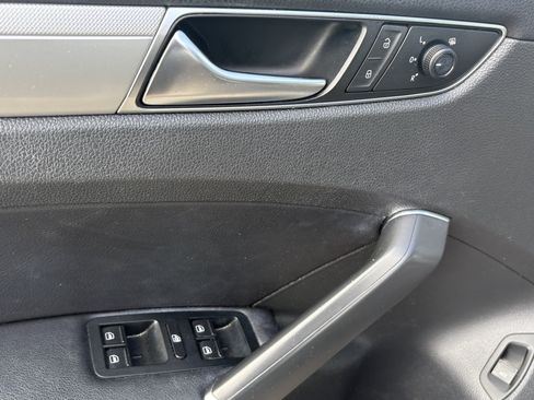 Used 2019 Volkswagen Passat 2.0T Wolfsburg w/ Wheels & Sunroof Package FWD image 17