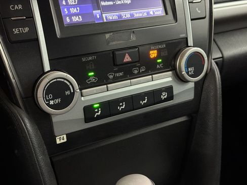 Used 2014 Toyota Camry SE FWD image 18
