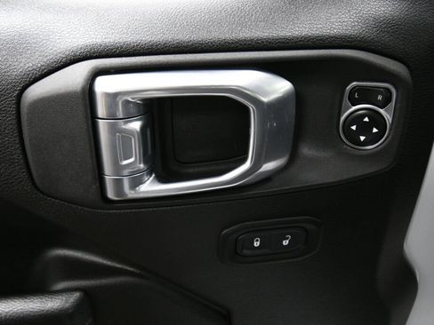 Used 2024 Jeep Gladiator Mojave w/ Technology Group AWD/4WD image 12