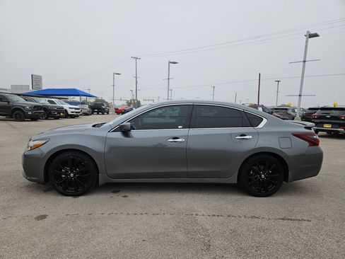 Used 2017 Nissan Altima 2.5 SR w/ Midnight Edition Package image 6