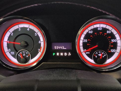 Used 2018 Dodge Grand Caravan SE FWD image 23