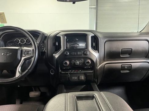 Used 2022 Chevrolet Silverado 1500 LT Trail Boss w/ LPO, Dark Essentials Package AWD/4WD image 19