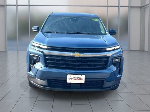 Used 2024 Chevrolet Traverse LS FWD image 2