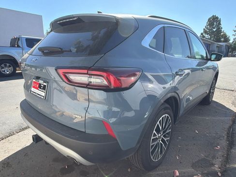 Certified 2025 Ford Escape SE w/ Class II Trailer Tow Package FWD image 4