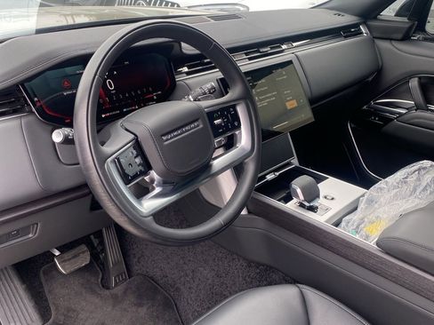 Used 2025 Land Rover Range Rover SE AWD/4WD image 7