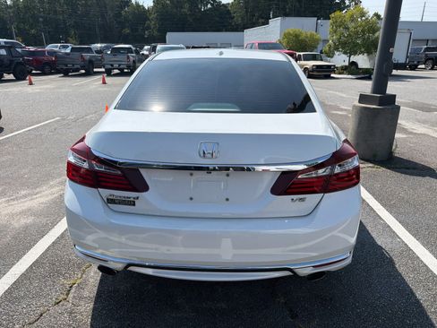 Used 2017 Honda Accord EX-L image 6