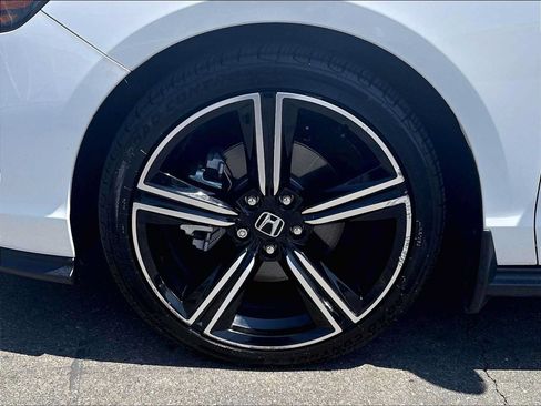 Used 2024 Honda Accord Sport image 11