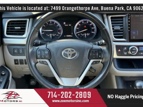 Used 2018 Toyota Highlander XLE w/ Carpet Mat Package (TMS) image 19