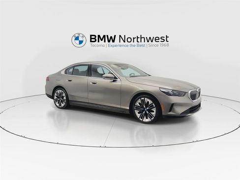 Used 2024 BMW i5 eDrive40i w/ Premium Package image 6