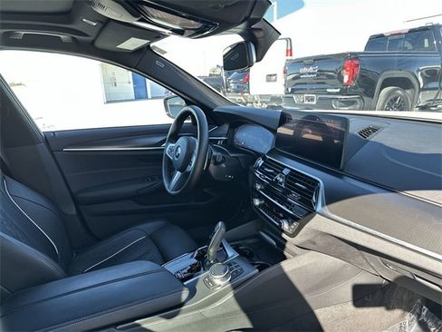 Used 2023 BMW 530i 530i w/ M Sport Package image 31