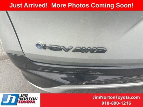Used 2025 Toyota Sienna XSE w/ XSE Premium Package image 8