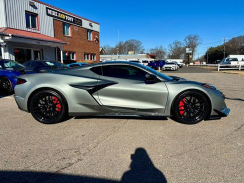 Used 2024 Chevrolet Corvette Z06 w/ Z07 Performance Package image 4