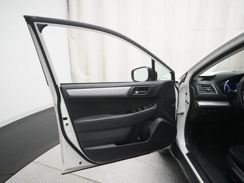 Used 2018 Subaru Outback 2.5i Premium image 29