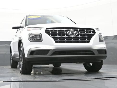 Certified 2025 Hyundai Venue SEL image 49