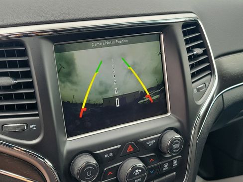 Used 2018 Jeep Grand Cherokee Limited AWD/4WD image 27
