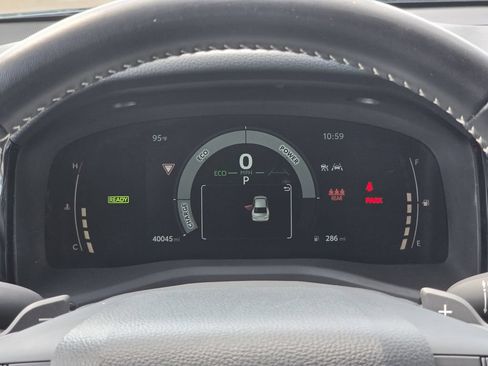 Used 2025 Toyota Camry SE FWD image 16