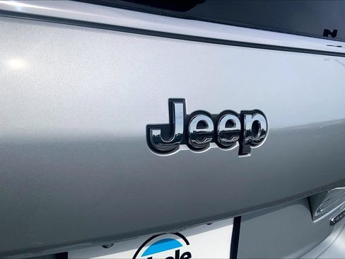 Certified 2023 Jeep Grand Cherokee L Overland AWD/4WD image 8