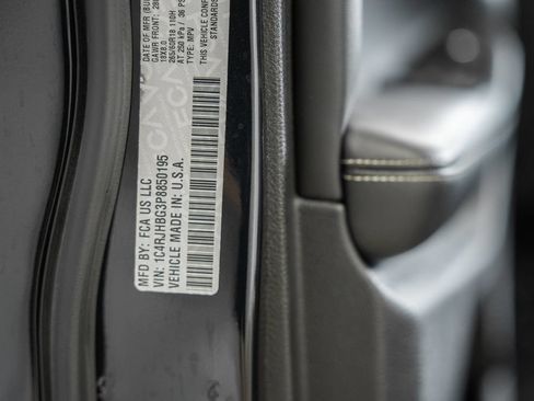Certified 2023 Jeep Grand Cherokee Limited AWD/4WD image 45