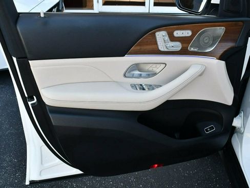 Used 2024 Mercedes-Benz GLE 450 4MATIC image 11