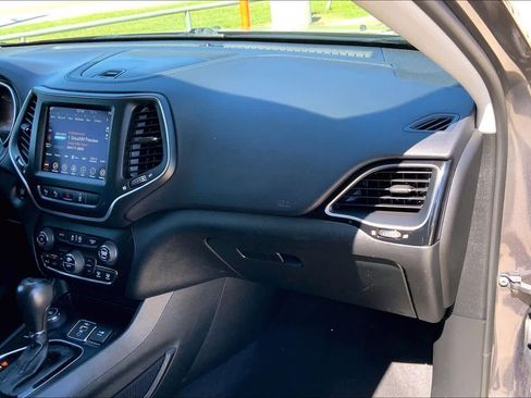 Used 2023 Jeep Cherokee Altitude Lux AWD/4WD image 18