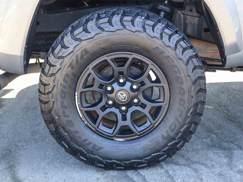 Used 2021 Toyota Tacoma SR5 RWD image 13