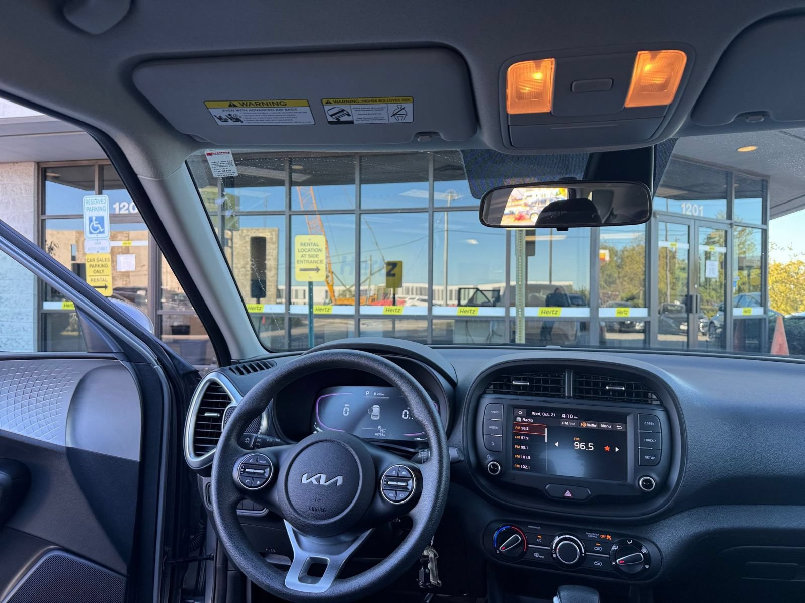 Used 2025 Kia Soul LX w/ LX Technology Package FWD image 31