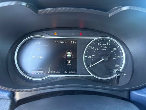 Used 2025 Nissan Versa SV FWD image 38