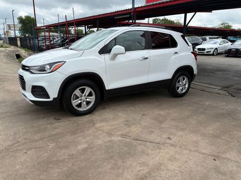 Used 2019 Chevrolet Trax LT w/ LT Convenience Package AWD/4WD image 14